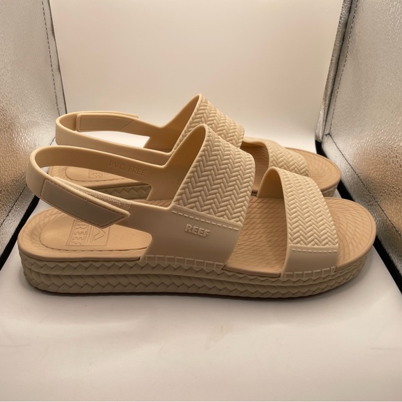 Reef Water Vista Women's Tan Sandals size 11 - Picture 2 of 10